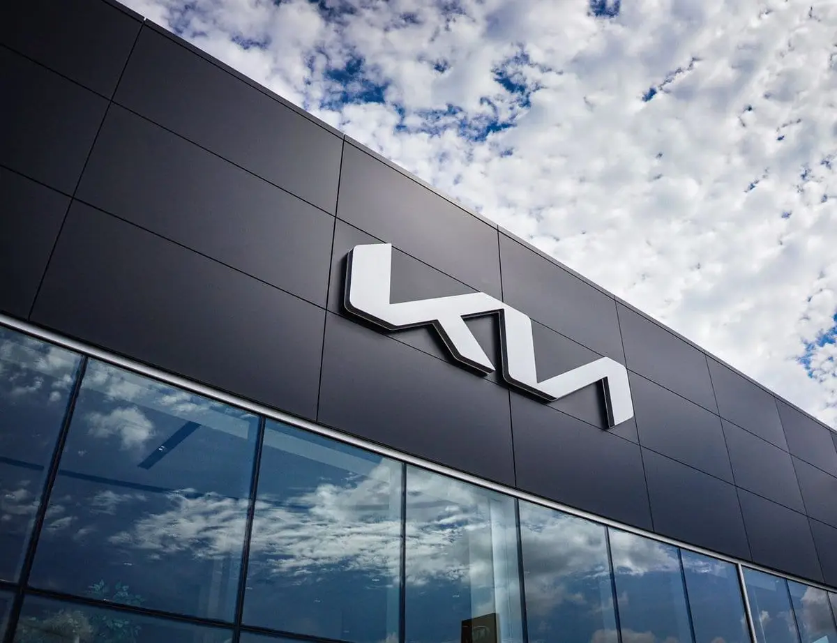 KIA Cambridge ACM — ACM architectural cladding by Pride Visual Solutions